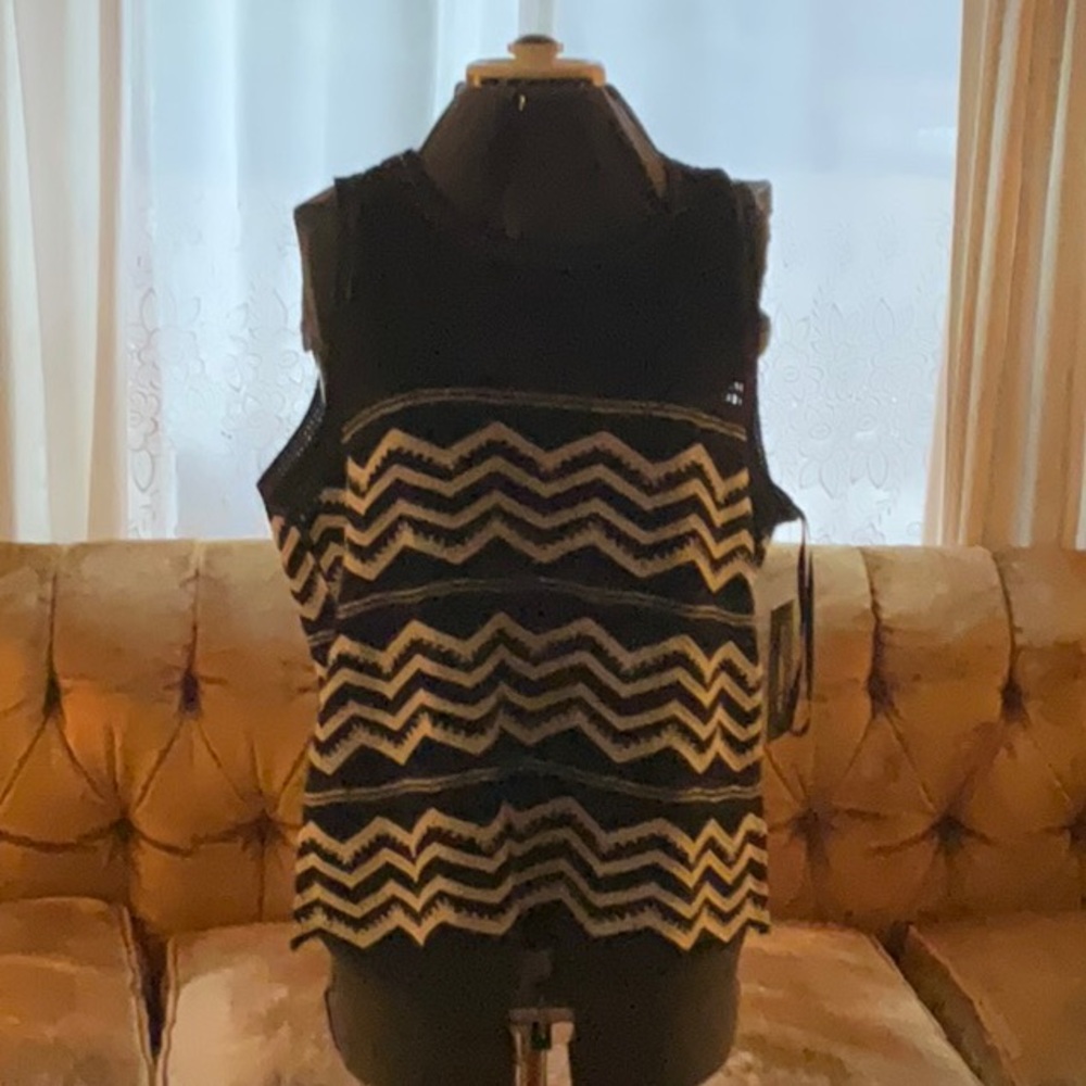 Black and White Chevron Women's Top
